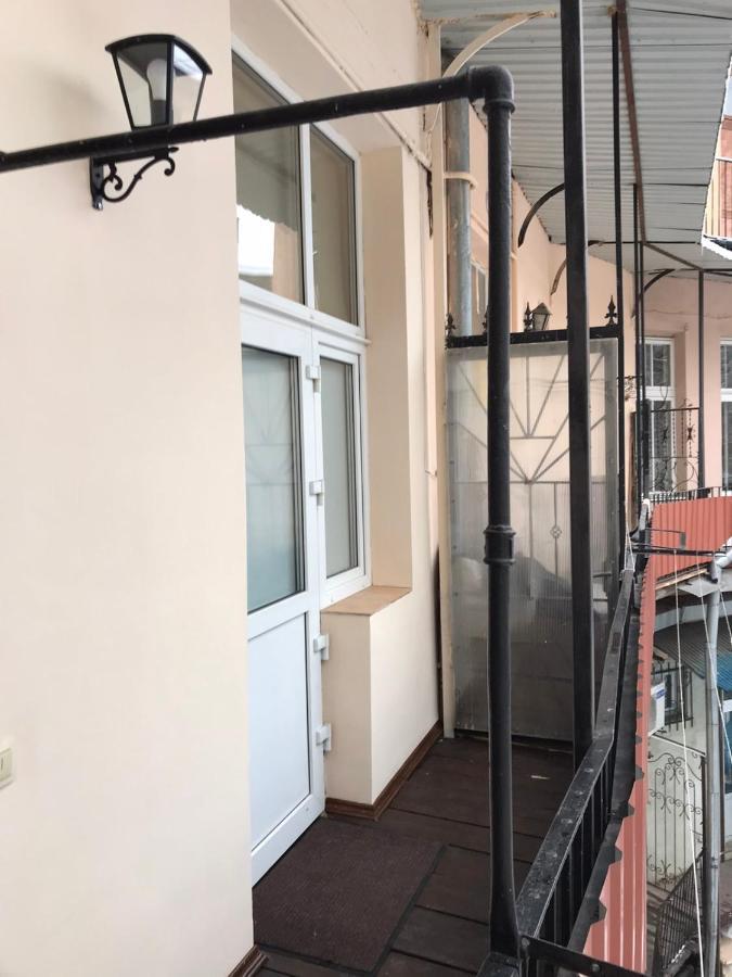Apartments On Shevchenko Avenue Lviv Exterior photo